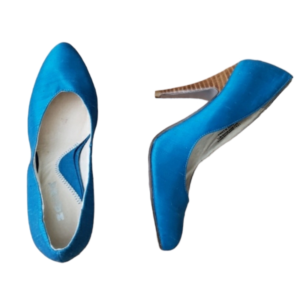 Almond toe fabric upper stacked heels